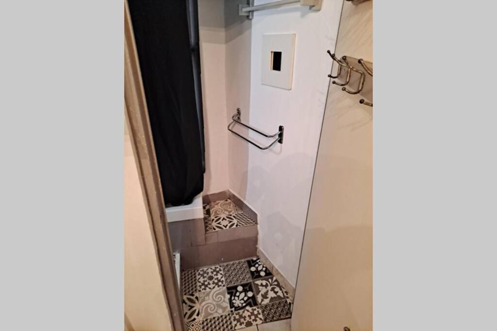 Studio A 10 Min A Pied Notre-Dame De La Garde Apartment Marseille Bagian luar foto